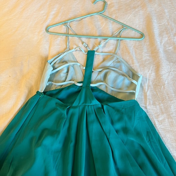 Green high-low cut-out back dress - Picture 2 of 3